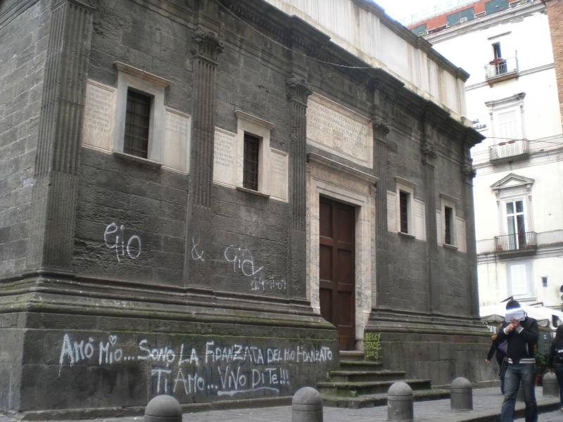 La Cappella Pontano devastata dai vandali
